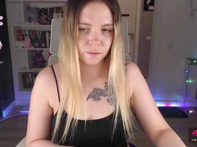 EmmaBryan — Tight naked torso, beautiful courtship, strong arms.
