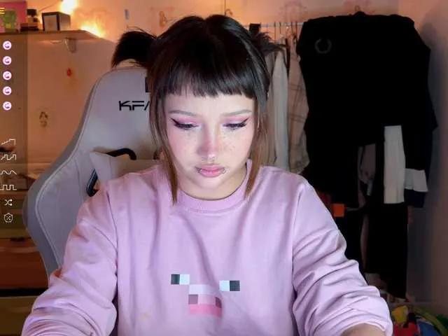 littlewetgirl on BongaCams 