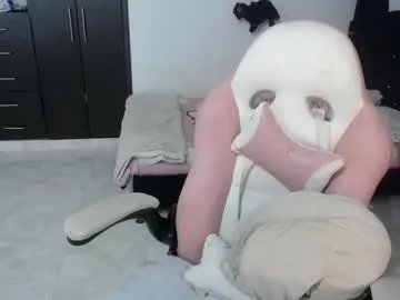 elizabeth_rose02 — Spy on my private for 6 tokens/minute.