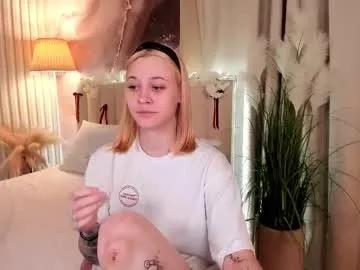 meow_amanda — GOAL: suck finger [33 tokens remaining] try your luck with the new wheel of fortune! 38tk=prize&random lvl #18 #smalltits #muscles #daddy #fit