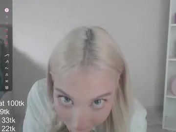 vickyfuckingdoll on Chaturbate