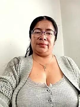 __valentina18 —  remover top + bra