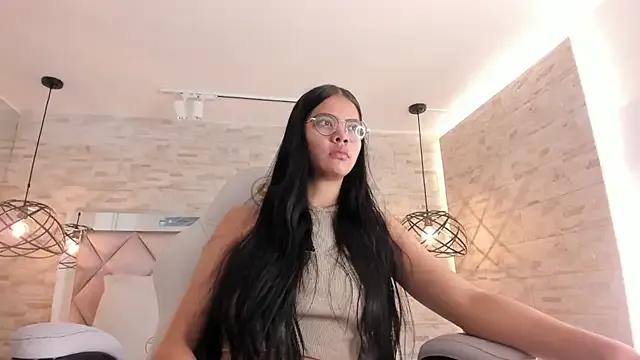 adara_scot on StripChat 