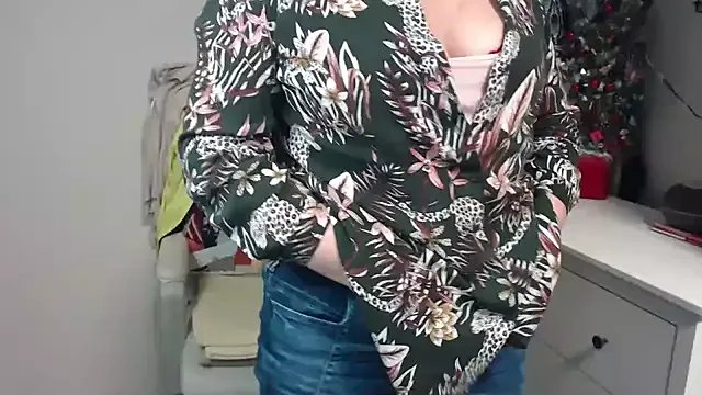 Adelewildx on StripChat