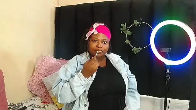 AmazingDarkDoll on StripChat 