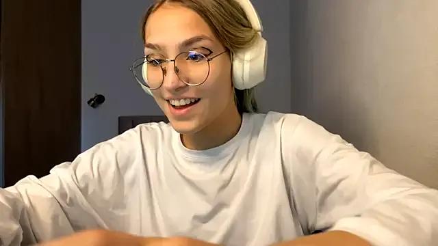 AmeliaCarter — Tease with my top...