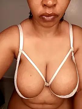 boobsnipplian on StripChat 