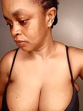 boobsnipplian on StripChat 