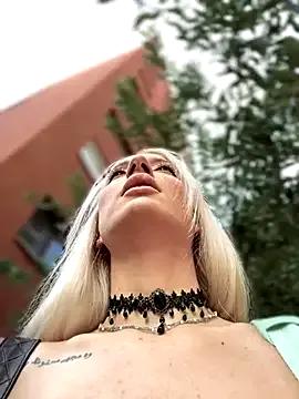 Ella_Charm on StripChat 