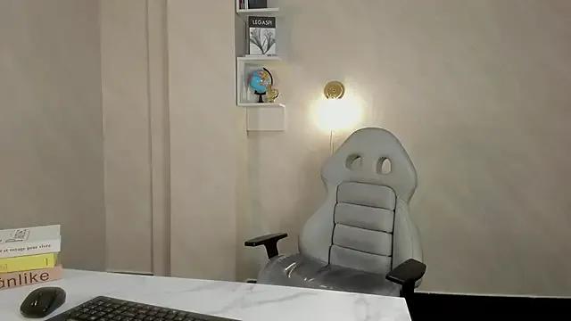 EmmaStonns on StripChat 