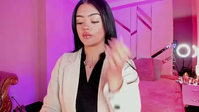 EmmaStonns on StripChat 