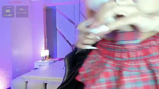 EmmaStonns on StripChat 