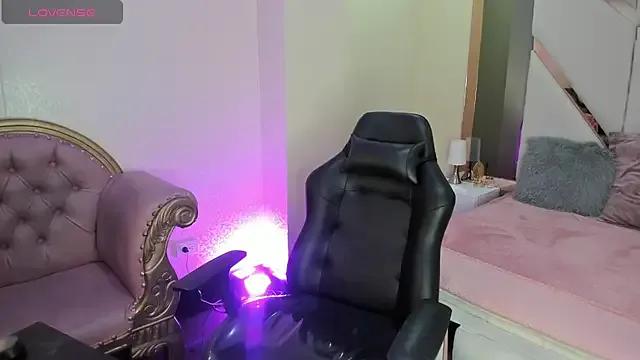 EmmaStonns on StripChat 