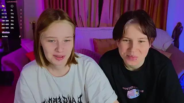 Girls_Fingers — DOGGIES WITHOUT PANTIES