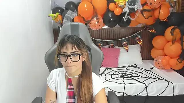 Holly_22 on StripChat 