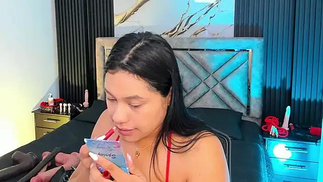 Issafoxx on StripChat 