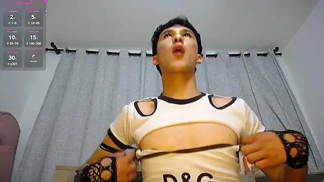 JULLIAN_ on StripChat 