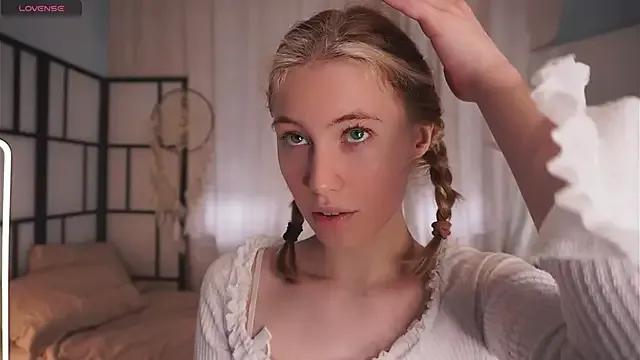KeeleyCreswell on StripChat 