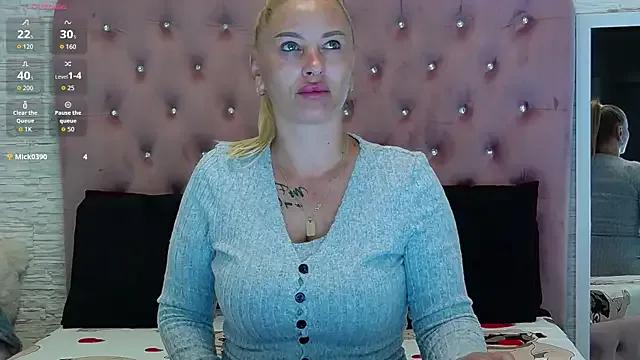 KikiSweet08 on StripChat 