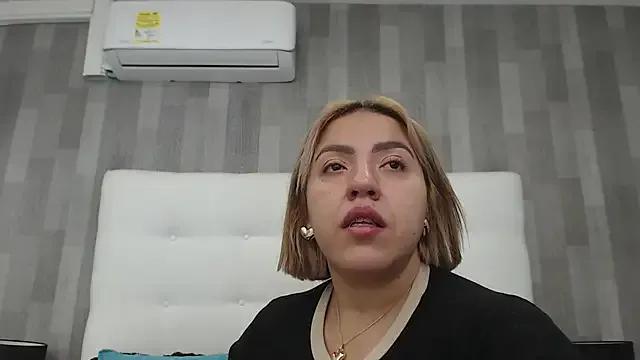 LeahMillerr —   Zoom Ass Hole