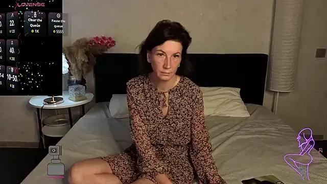 Lia_Reyn — Naked boobs through glass