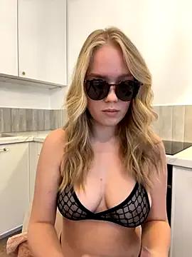 Little_Forest_ELF on StripChat 
