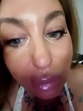 MiaMooly on StripChat 