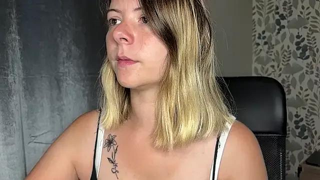 Nina_blain on StripChat 