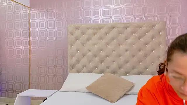 SaaraBrown on StripChat 