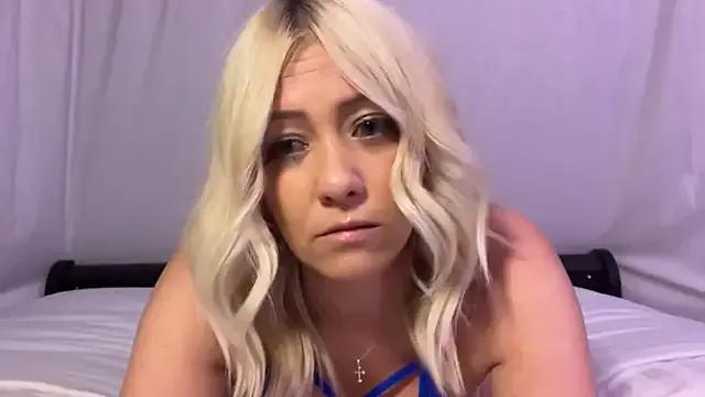 SallyCumLaude on StripChat 