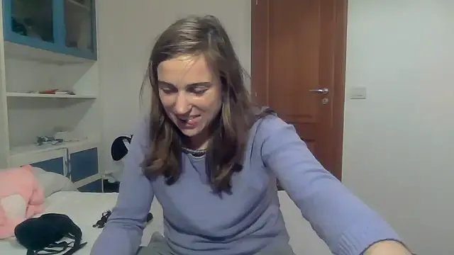 SinnEmily — Squirt milk on the camera 