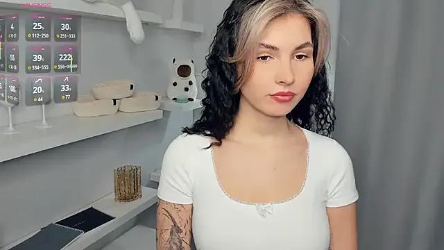 sunglammodel — Lick my finger close up