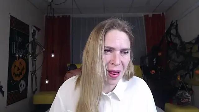 TessaDaybreak on StripChat 