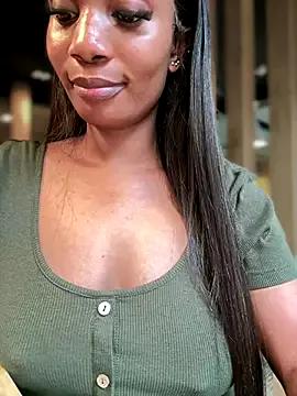 VannessaJj — Moan,finger my pussy hard&squirt public