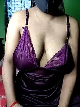 Wild_Shemi — Milk on pussy