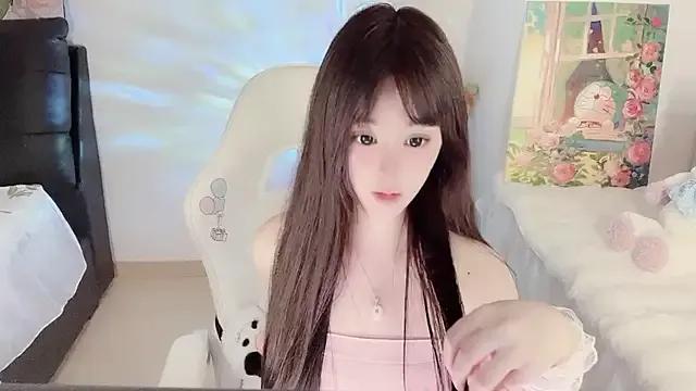 yuii-7 on StripChat 